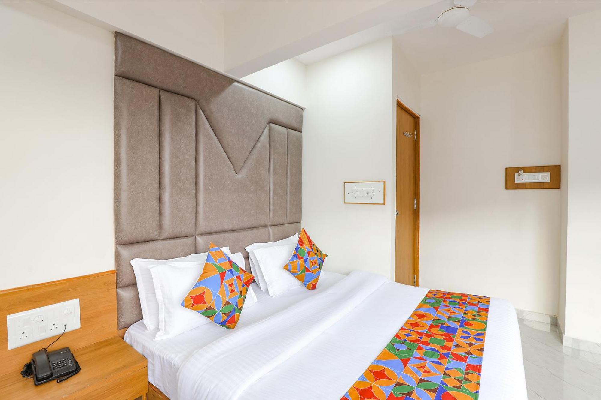 Fabhotel Crystal I - กันตินาการ์ ภายนอก รูปภาพ